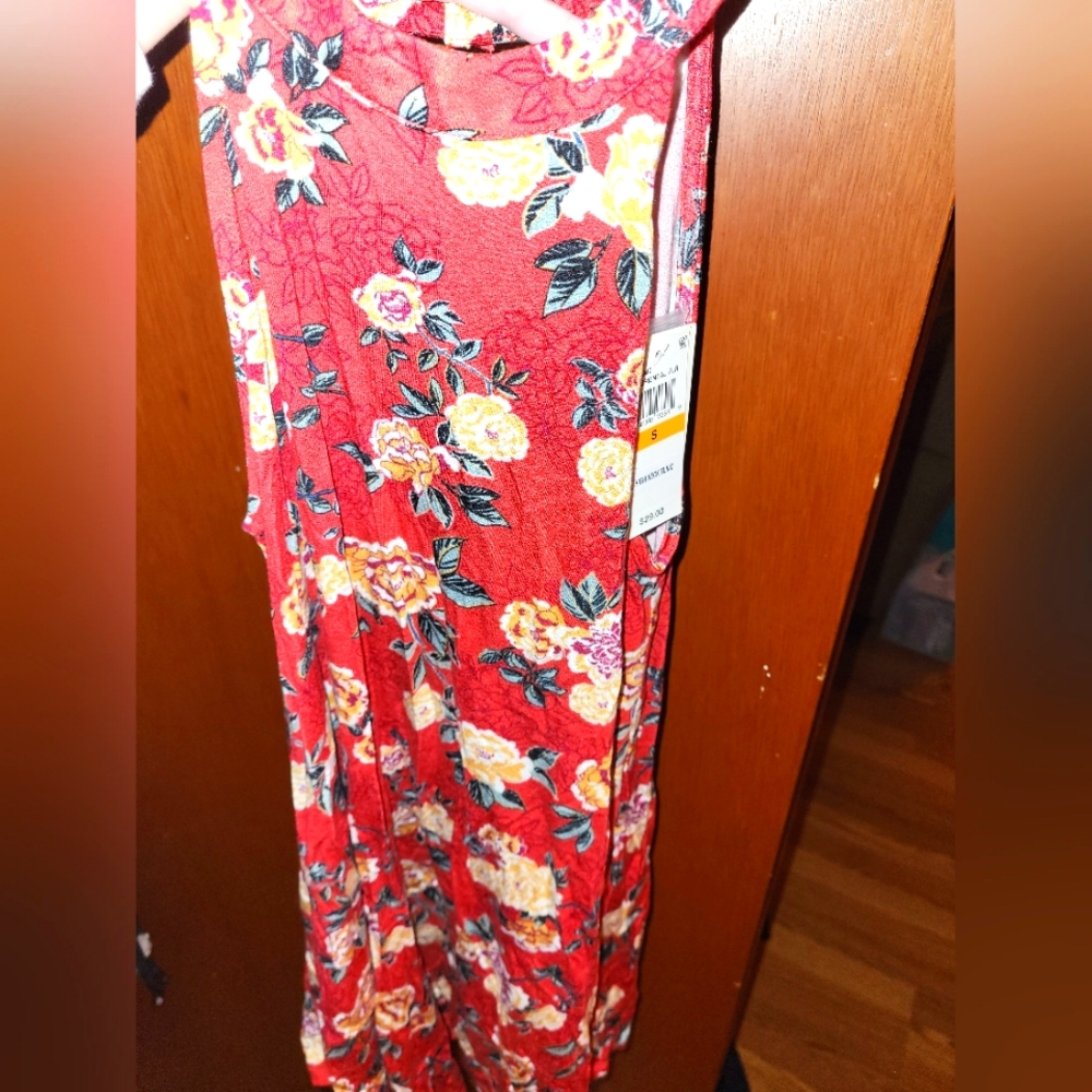 NWT Hippie Rose Junior's Red Floral High-Neck Swing Tunic, S